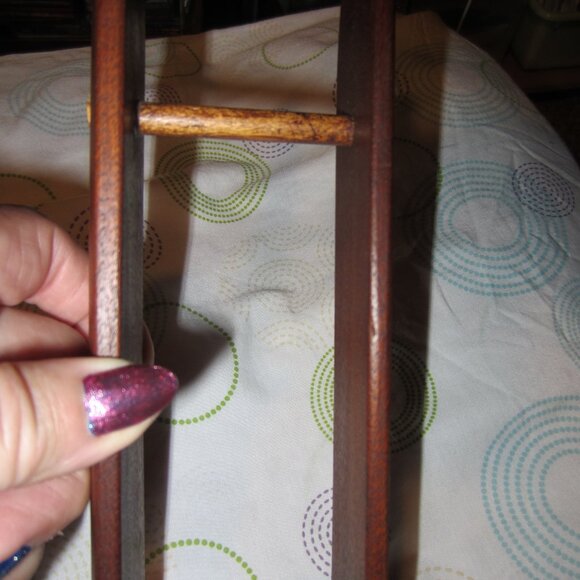 VINTAGE/11 & 1/2-INCH WOODEN/HANDHELD YARN HOLDER - Picture 5 of 9